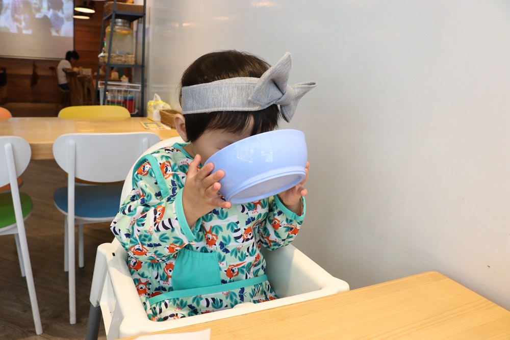 寶寶餐碗推薦：新加坡eLIpse幼兒餐碗─拔不掉吸盤碗，防滑碗
