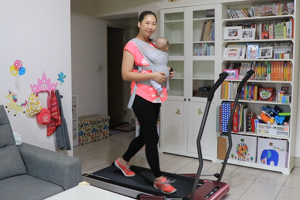 全職媽媽也能在家運動-BH健走機 ▌免安裝，簡單操作的跑步機