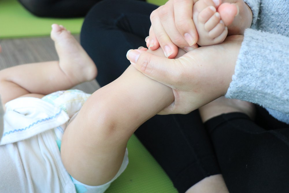 新手媽媽在家學會寶寶按摩。宣媽媽哺育顧問到府服務 ▋寶寶按摩訣竅