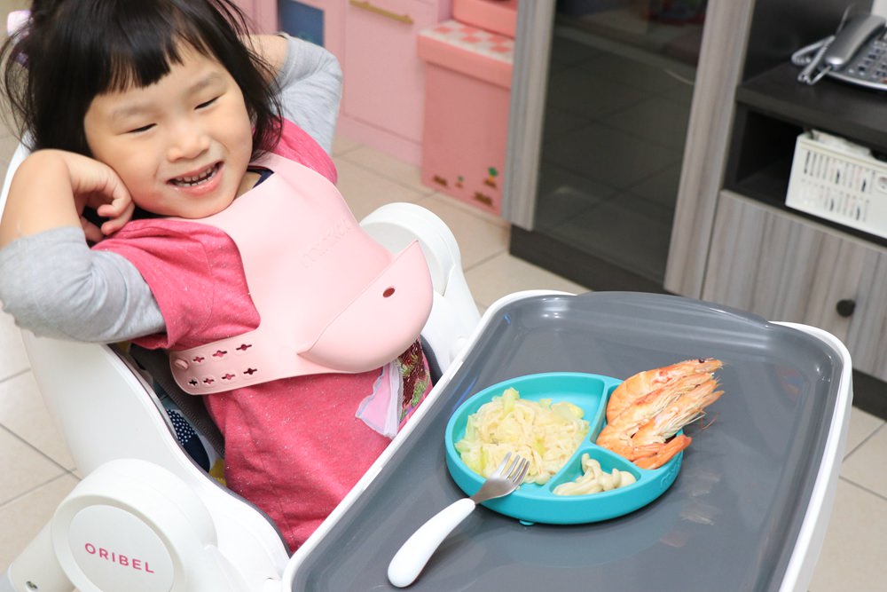 用日本CANYON 兒童奶油咖哩塊煮白醬鮮蝦義大利麵。寶寶也能吃的白醬海鮮麵