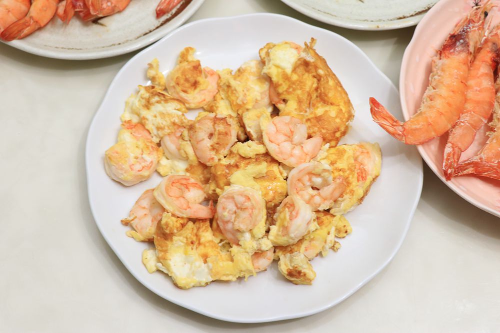 用卡馬龍白晶蝦做出美味料理。來自厄瓜多的頂級特選美洲白晶蝦