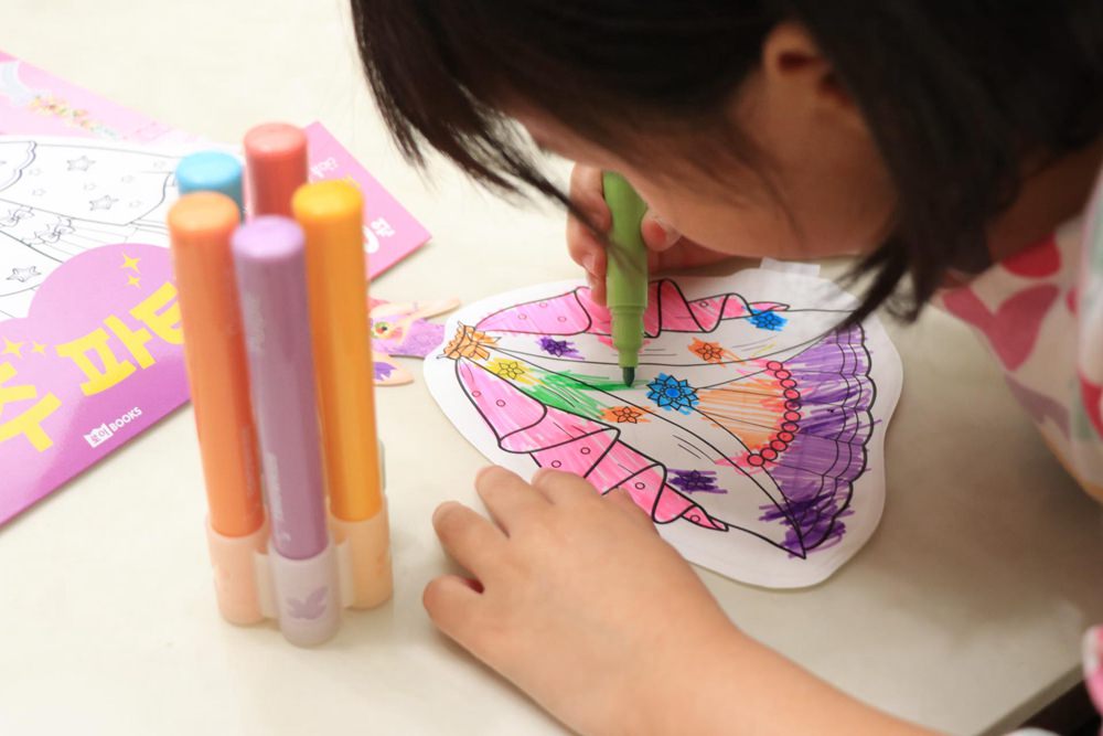 韓國SnowKids手指顏料美術用品。安全、無毒的手指膏，蠟筆、畫筆