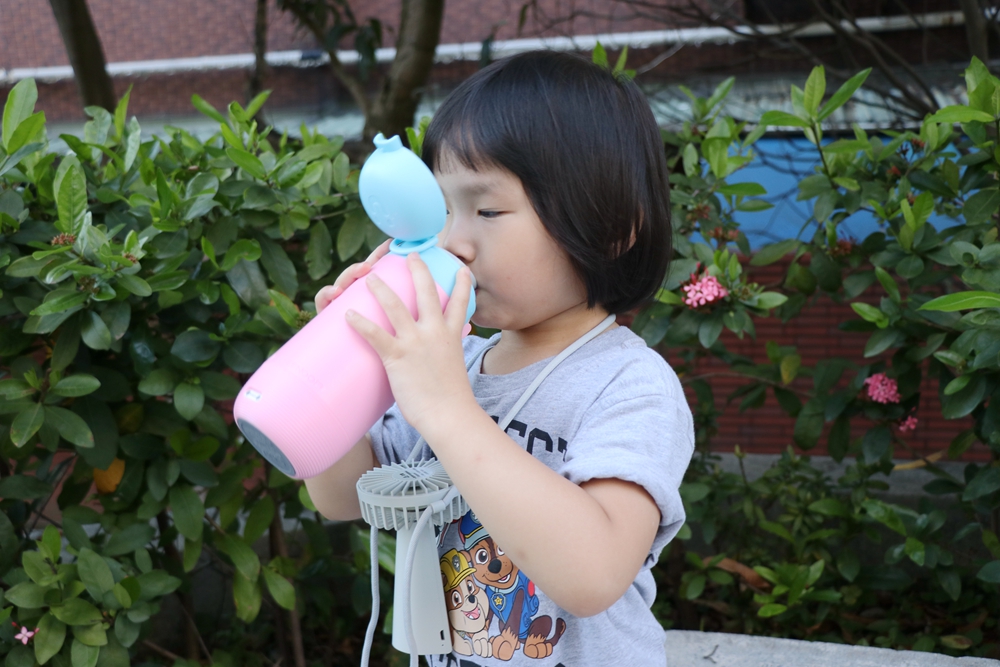 讓孩子愛上喝水的神器-Gululu 水精靈 兒童智能水壺 Gululu Go 新款上市