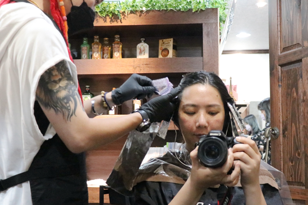 中山區髮廊推薦-Starry hair design salon 設計師Aaron。耳圈染，近捷運雙連站、中山地下街R10出口