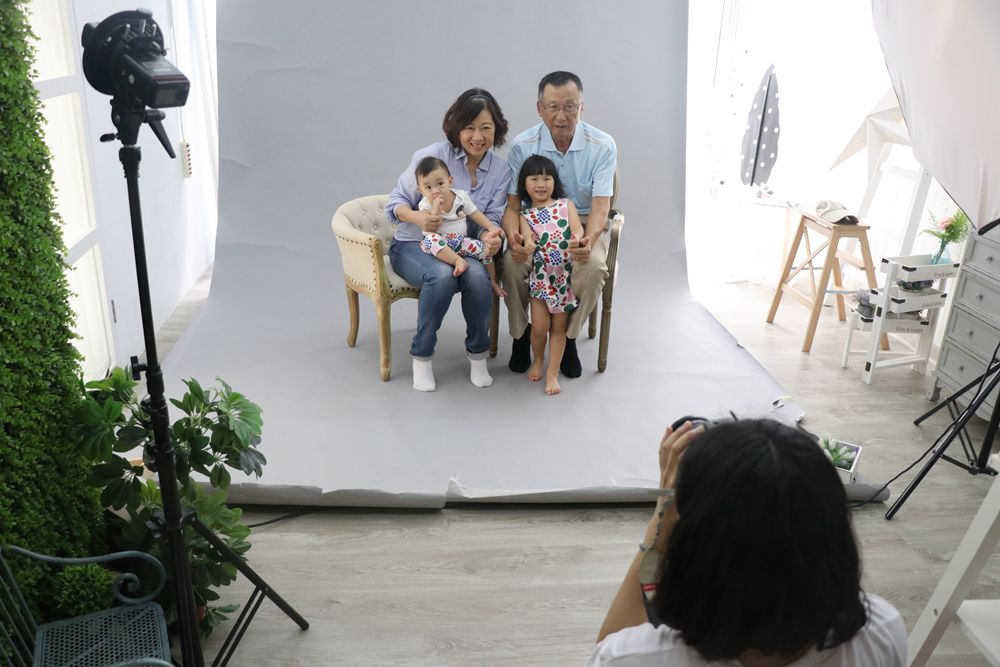 台北台中寶寶拍攝推薦-小詩琦映像館。君尚一歲生日全家福，滿週歲紀念照（週歲寫真）