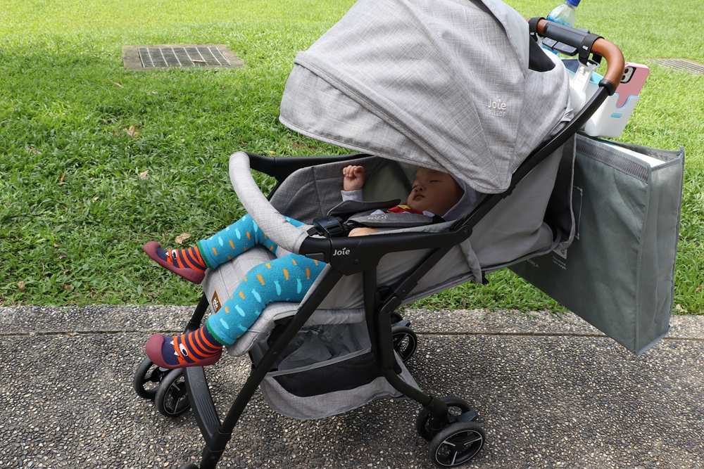Joie Fluri drift嬰兒推車-很輕巧，可以橫移，輪子能360轉的寶寶推車