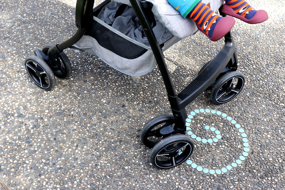 Joie Fluri drift嬰兒推車-很輕巧，可以橫移，輪子能360轉的寶寶推車
