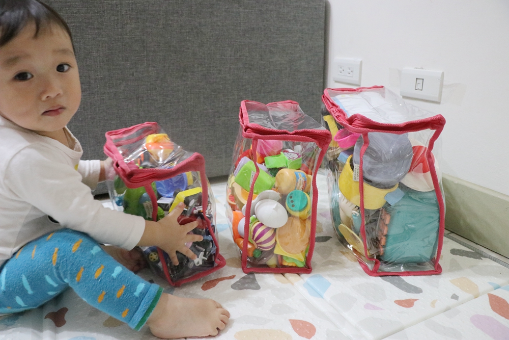 百寶袋王挑選及開箱介紹-收納玩具、文具、換季衣物的好幫手。