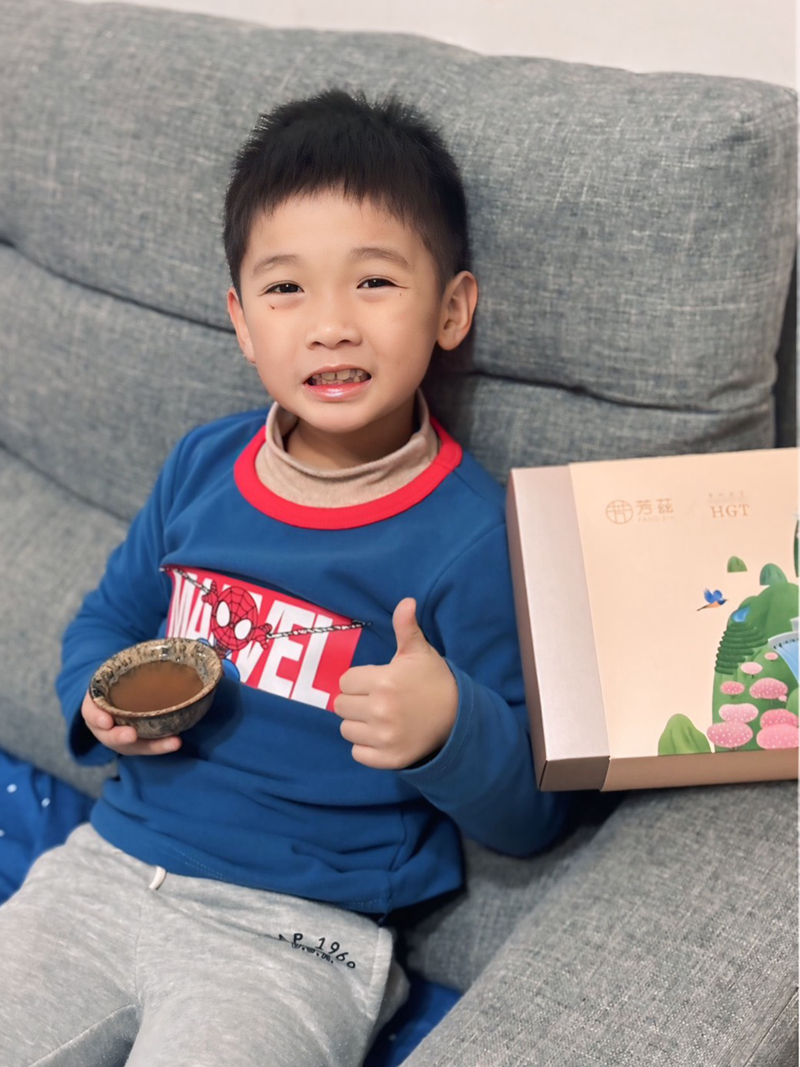 過年送禮首選－芳茲滴雞精金萃御品禮盒，淡雅茶香，常溫滴雞精暖心抗疲勞