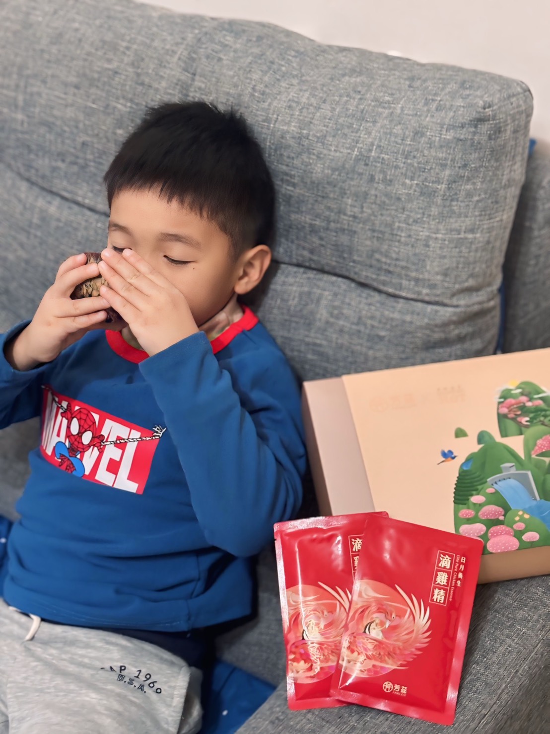 過年送禮首選－芳茲滴雞精金萃御品禮盒，淡雅茶香，常溫滴雞精暖心抗疲勞