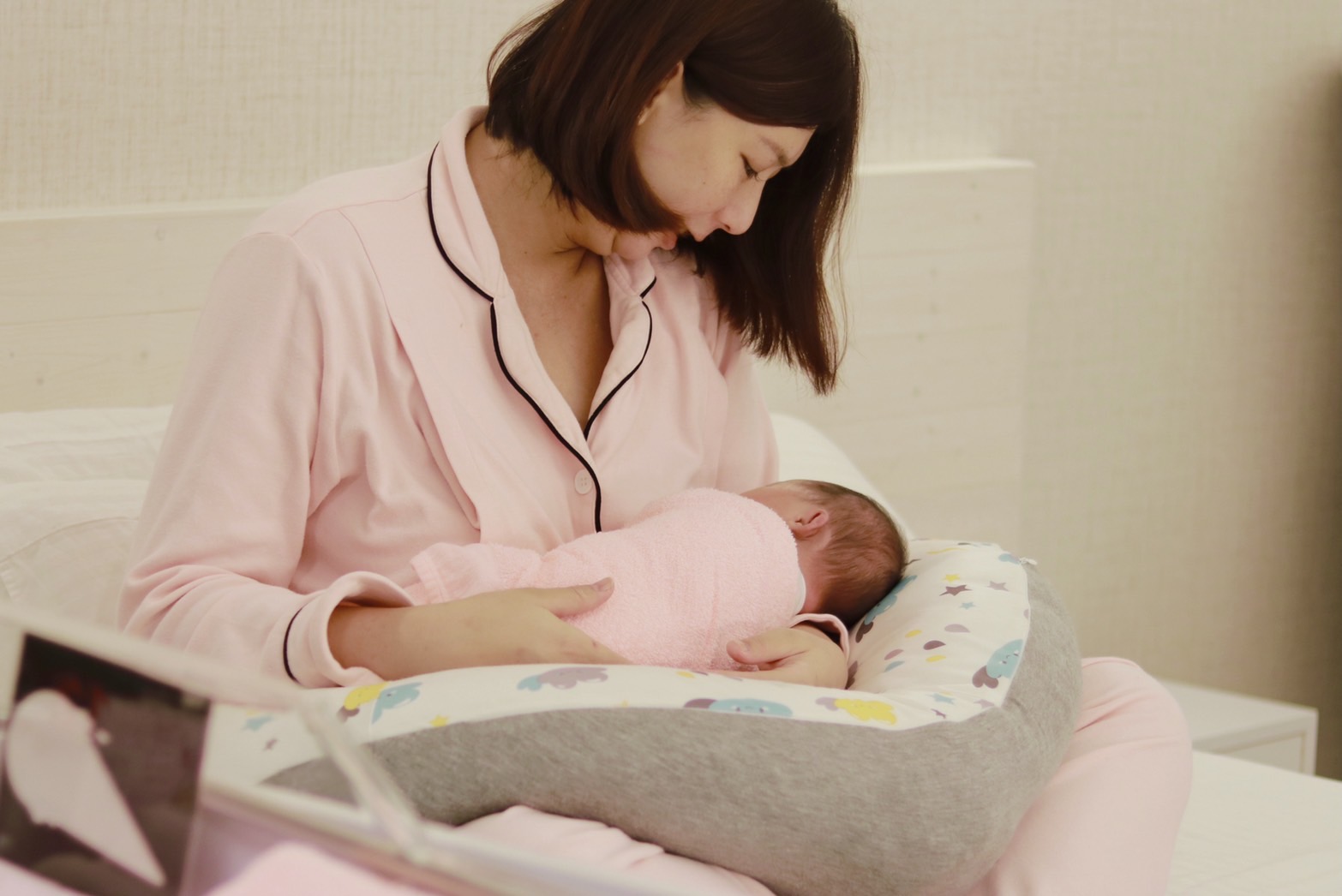 孕媽咪必備-英國unilove Hopo多功能孕哺枕，從懷孕用到卸貨育兒，超推薦孕婦枕