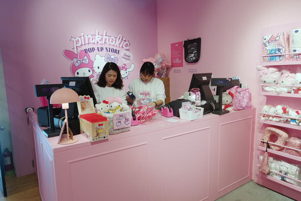 【生活】三麗鷗Pinkholic粉紅閨蜜限定店，HelloKitty免費拍照景點 (已結束)
