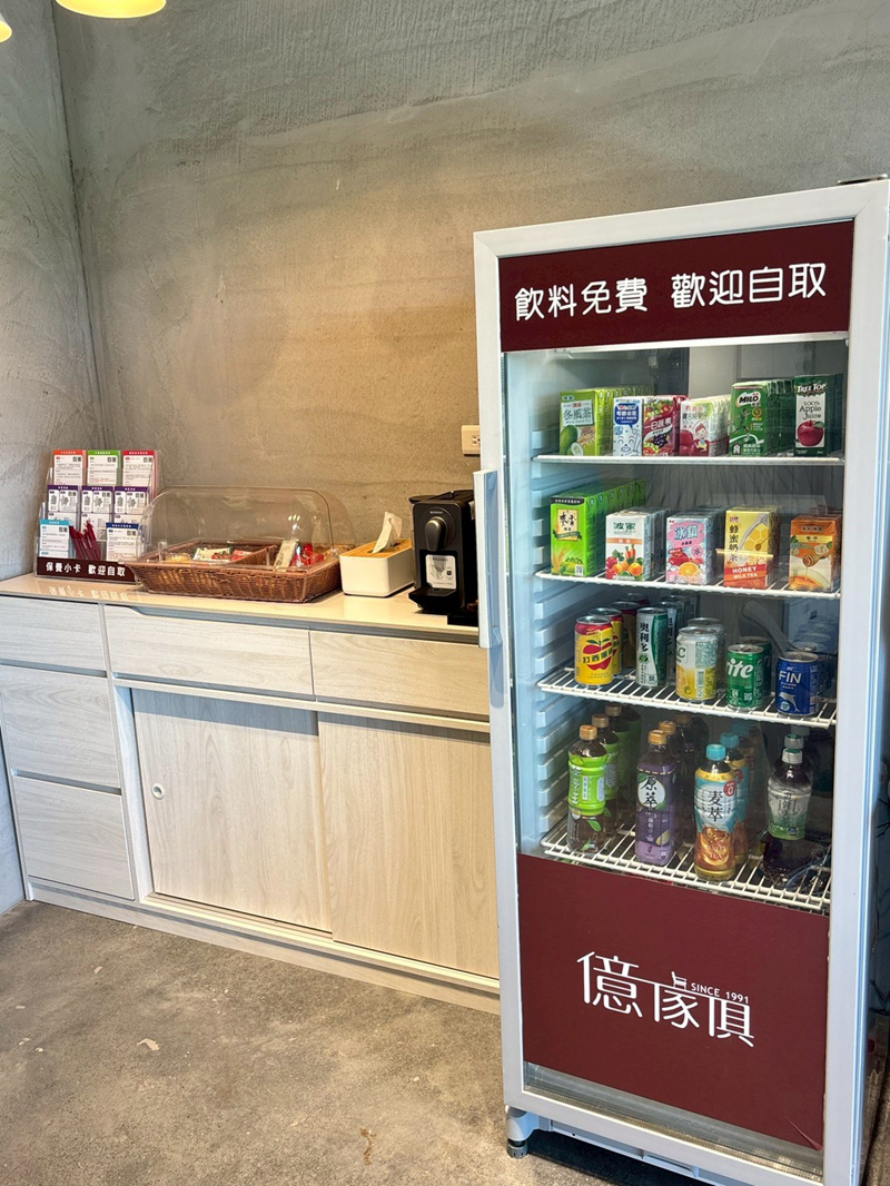 億家具批發倉庫嘉義門市，四層樓家具展示，提供全屋客製化選擇