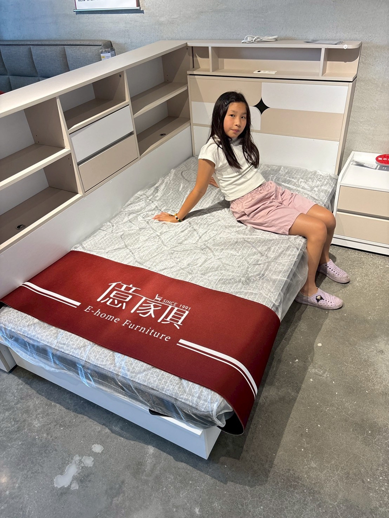 億家具批發倉庫嘉義門市，四層樓家具展示，提供全屋客製化選擇